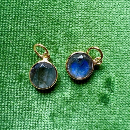 CHARM PIERRE (LABRADORITE)