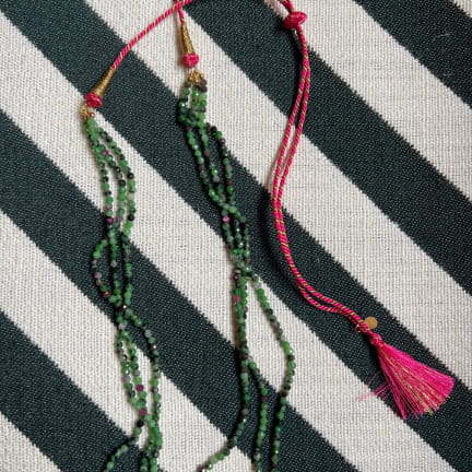 PEARLY RUBIS ZOÏSITE (COLLIER 3 RANGS)