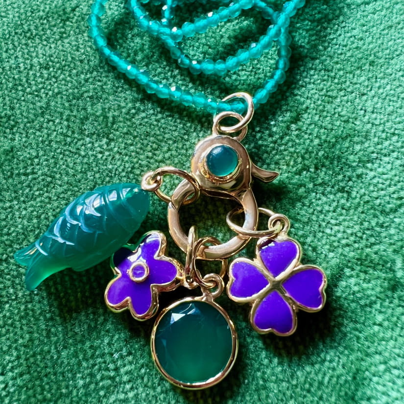 CHAINE EN PIERRES (ONYX VERT) 46 cm