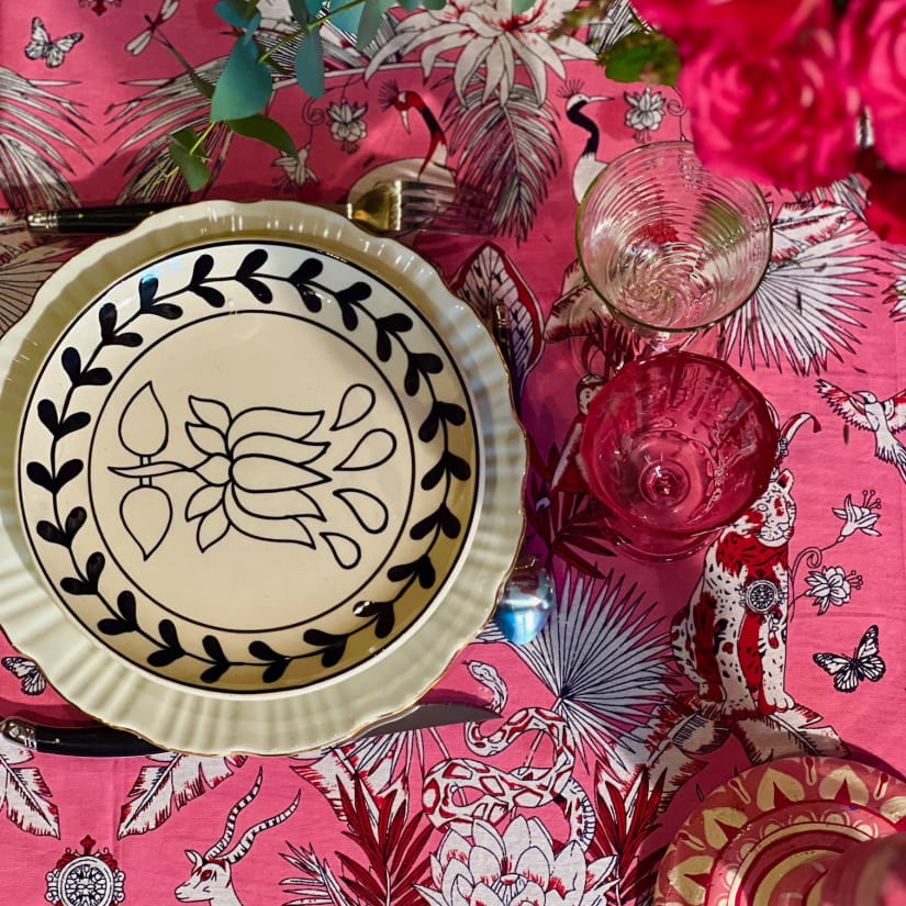 TABLE COVER STELLAR (PINK AND RED)