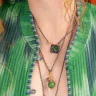 ARROW (onyx vert, émail violet et lien en soie)