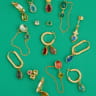 PAIRE DE  BOUCLES D'OREILLE TOTEM SERTIE