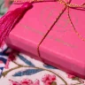MOT DE PASSE (lien en soie rose, vert et doré)